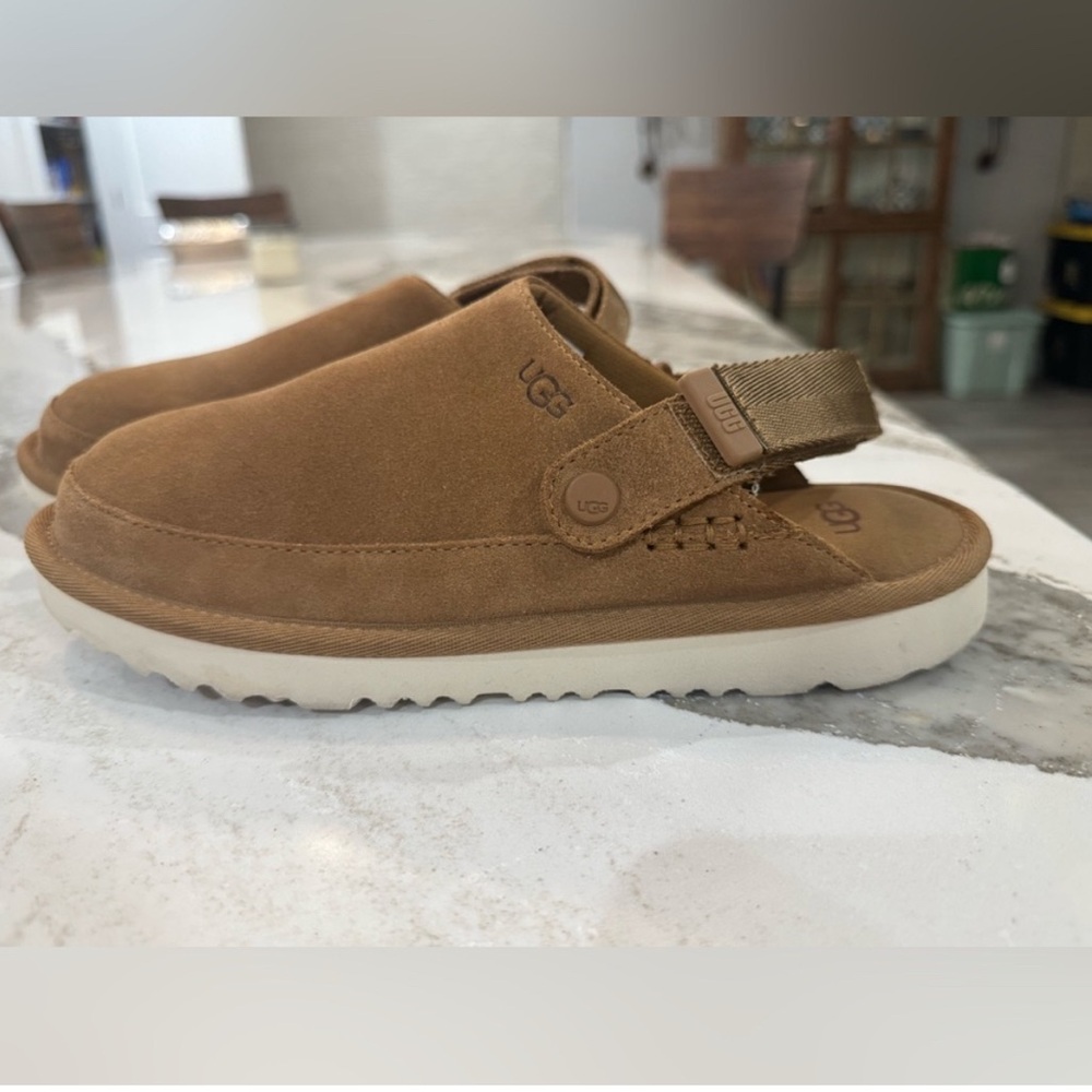 UGG Goldenstar Clog – Chestnut Suede – Size 6 (Women’s) new condition